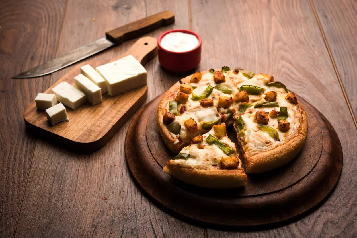 Tandoori Paneer Pizza: Delicious Tandoori Paneer Pizza Recipe For Your ...